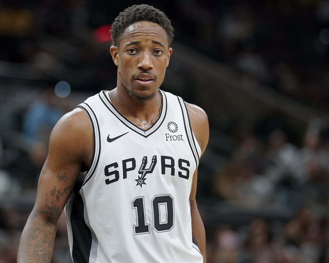 德罗赞荣获2017-18赛季魔术师-约翰逊奖